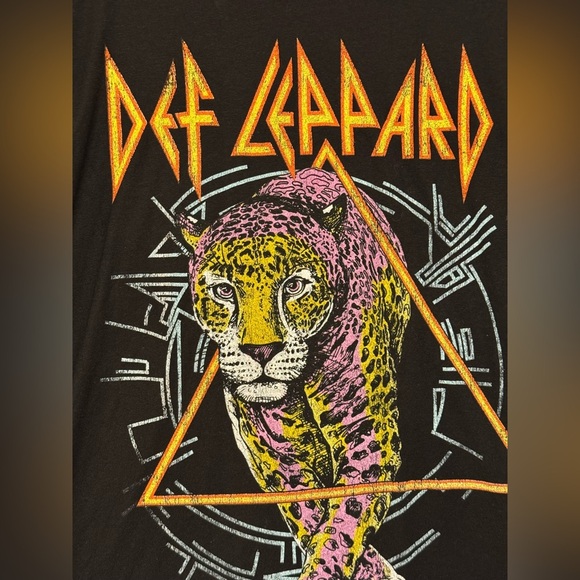 Vintage Style Def Leppard Graphic T-Shirt - Picture 3 of 6